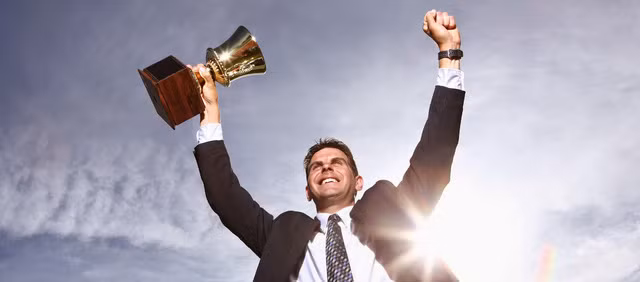 Khủng hoảng sự nghiệp sau tuổi 40: Ai rồi cũng có lúc khó khăn nhưng hãy nhớ 4 thực tế này, bế tắc nào cũng có lối giải thoát! - Ảnh 1.