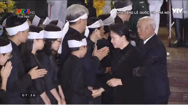 Chủ tịch Quốc hội Nguyễn Thị Kim Ngân chia buồn cùng gia quyến. Chủ tịch Quốc hội Nguyễn Thị Kim Ngân chia buồn cùng gia quyến.