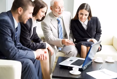 Khủng hoảng sự nghiệp sau tuổi 40: Ai rồi cũng có lúc khó khăn nhưng hãy nhớ 4 thực tế này, bế tắc nào cũng có lối giải thoát! - Ảnh 2.