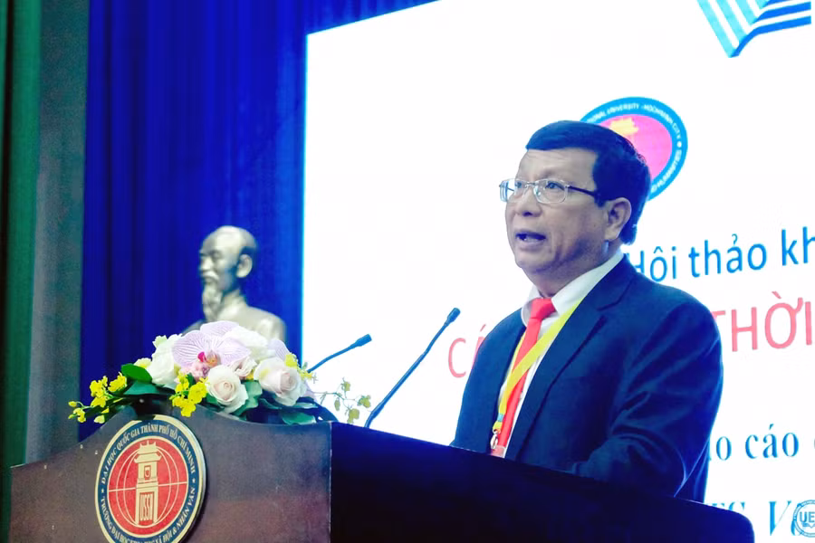 GS.TS Võ Văn Sen phát biểu tại môt hội thảo khoa học