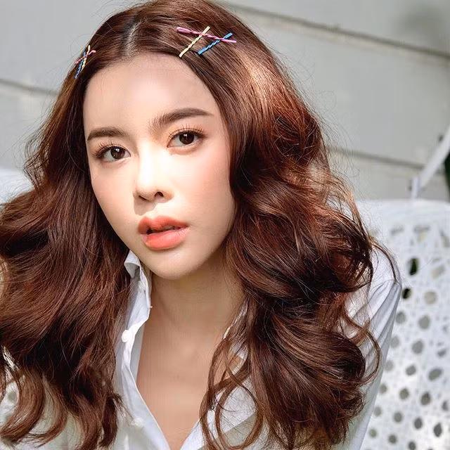 Chỉ mất 1 phút để làm điều này cho mái tóc, bạn sẽ trẻ ra đến 10 tuổi trong tích tắc - Ảnh 4