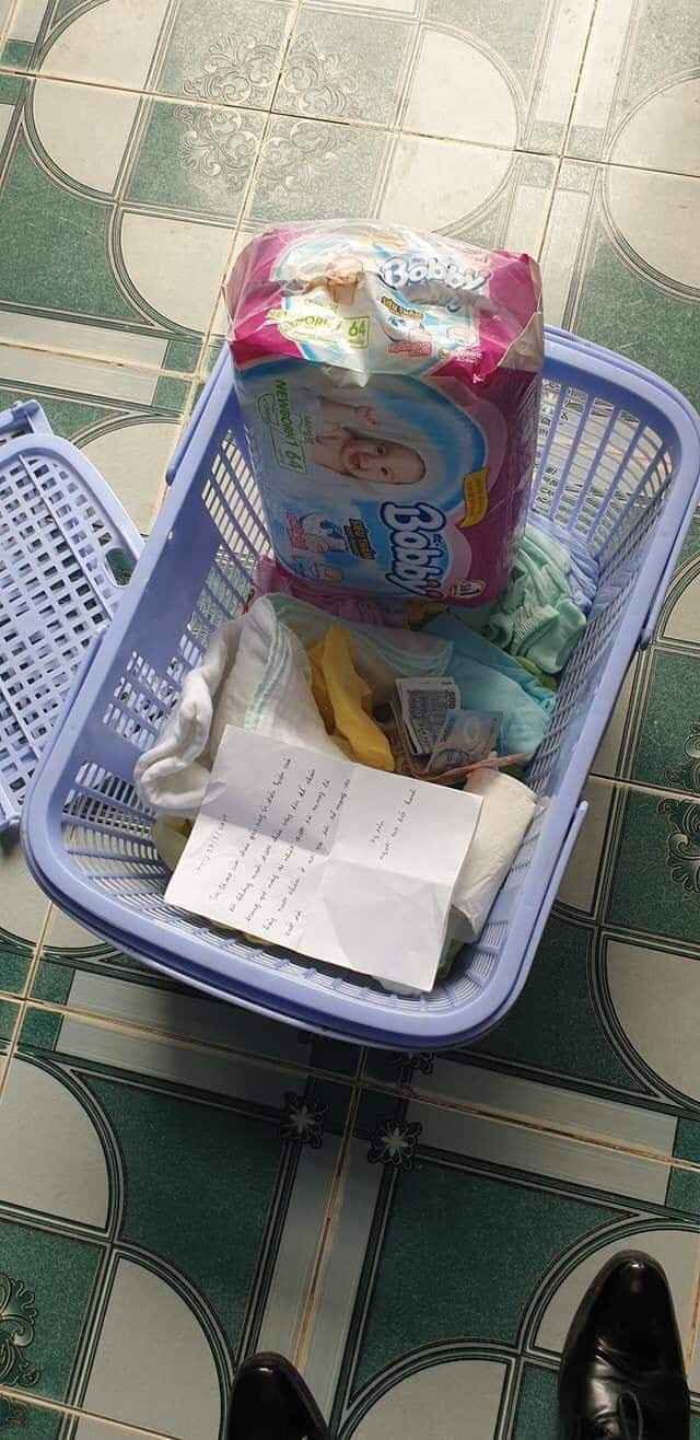 Bé gái bị bỏ trước cửa gia đình hiếm muộn cùng bức thư chứa nội dung xót xa ảnh 3 Bé gái bị bỏ trước cửa gia đình hiếm muộn cùng bức thư chứa nội dung xót xa ảnh 3