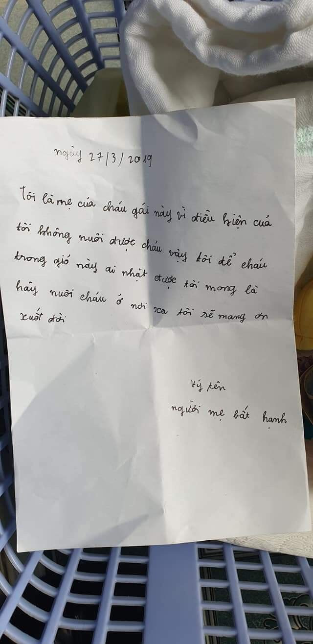 Bé gái bị bỏ trước cửa gia đình hiếm muộn cùng bức thư chứa nội dung xót xa ảnh 2 Bé gái bị bỏ trước cửa gia đình hiếm muộn cùng bức thư chứa nội dung xót xa ảnh 2