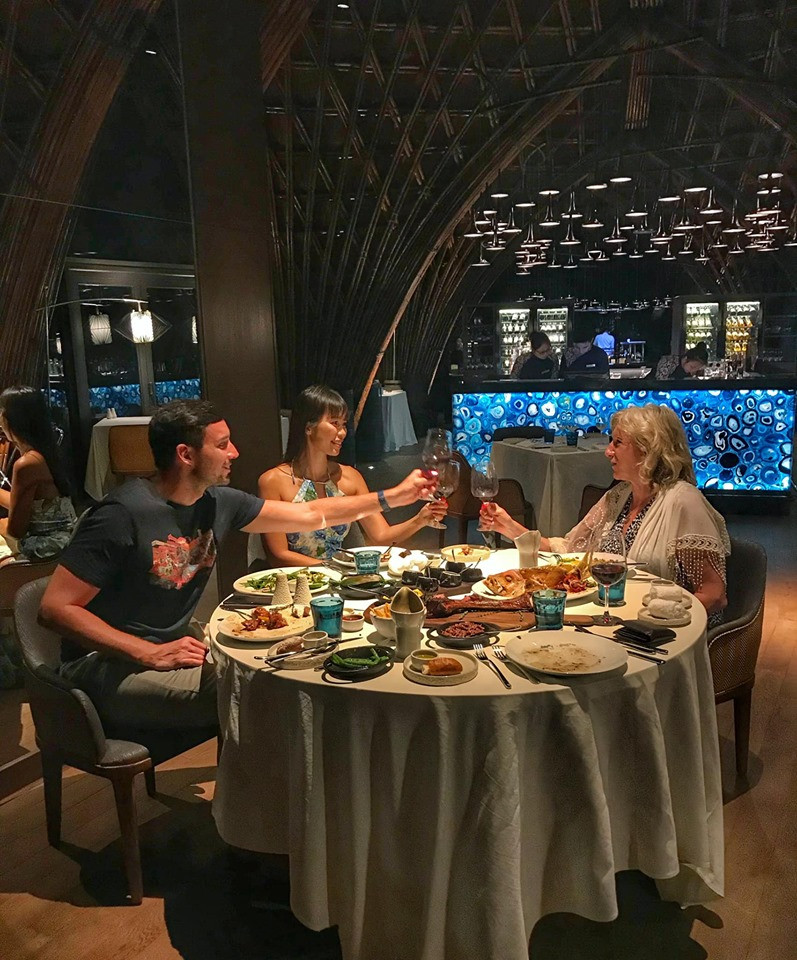 Học Hà Anh cách lấy lòng mẹ chồng cực khéo, được khen nức nở là "vợ hiền, dâu thảo" ảnh 2