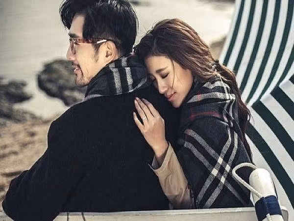 Đàn bà 40: Không cần nhà quá rộng, không cần chồng quá giàu, chỉ cần bình yên là đủ ảnh 1