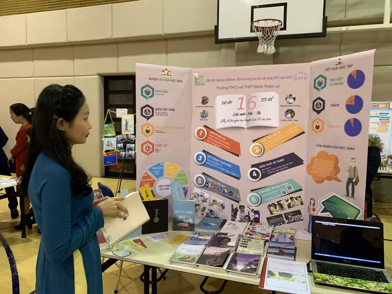 Cô Hoàng Thị Minh Hoa với dự án "Hãy kể tôi nghe chuyện tuổi 16 của bạn"