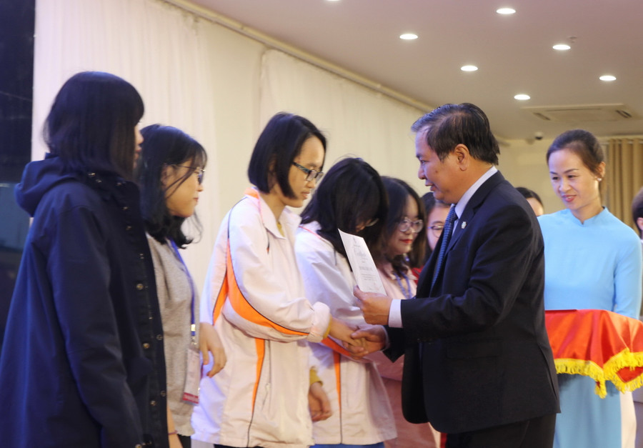 Hà Nội tổ chức thành công kì thi Toán và Khoa học quốc tế IMSO 2019 ảnh 9