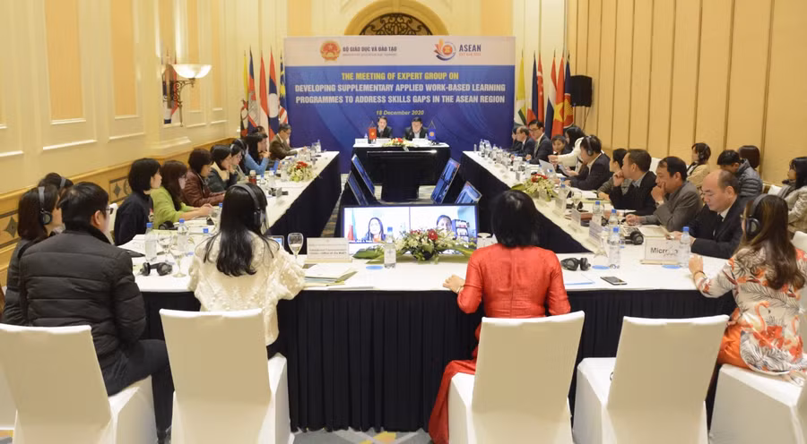 Quang cảnh phiên họp