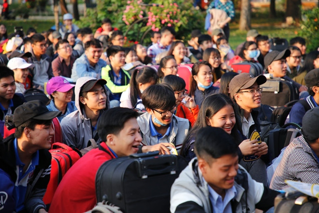 Niềm vui của các SV khi tham gia chuyến xe đoàn viên Niềm vui của các SV khi tham gia chuyến xe đoàn viên