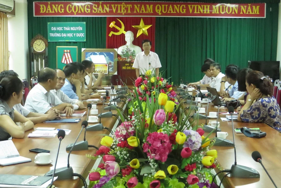 Quang cảnh buổi họp