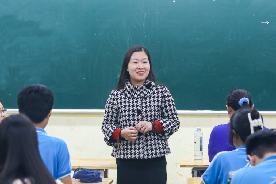 Cô Đặng Thị Ngọc Hà trong giờ giảng bài. Cô Đặng Thị Ngọc Hà trong giờ giảng bài.