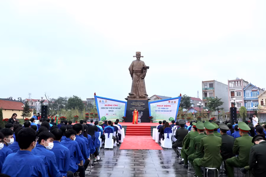 Quang cảnh buổi lễ phát động.