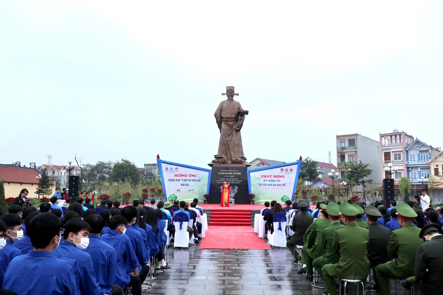 Quang cảnh buổi lễ phát động.