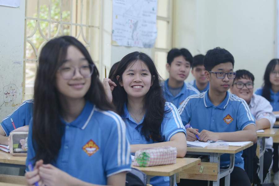 Học sinh trường THCS Thăng Long hào hứng với bài giảng của cô Đặng Thị Ngọc Hà. Học sinh trường THCS Thăng Long hào hứng với bài giảng của cô Đặng Thị Ngọc Hà.