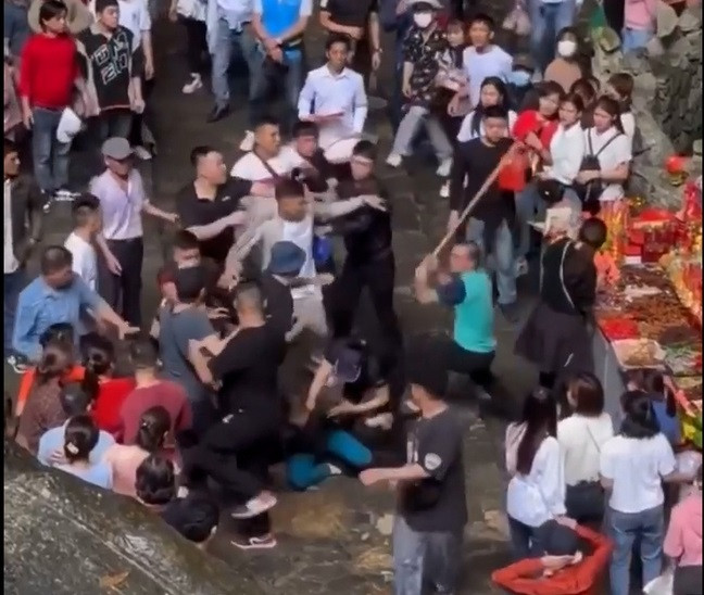 Hình ảnh cự cãi và xô xát được camera an ninh ghi lại. Hình ảnh cự cãi và xô xát được camera an ninh ghi lại.