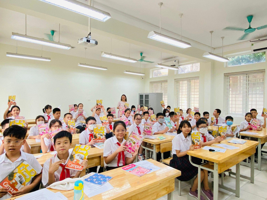 Học sinh hân hoan bước vào năm học mới Học sinh hân hoan bước vào năm học mới