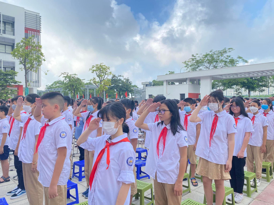 Học sinh Trường THCS Lê Quý Đôn tựu trường sáng 29/8 Học sinh Trường THCS Lê Quý Đôn tựu trường sáng 29/8