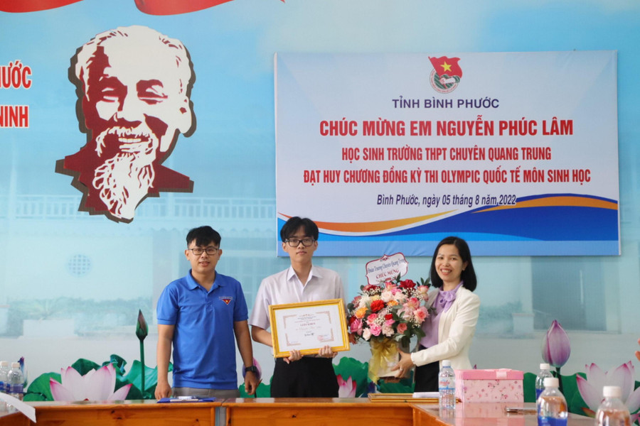 Nguyễn Phúc Lâm được nhận bằng khen của tỉnh Bình Phước