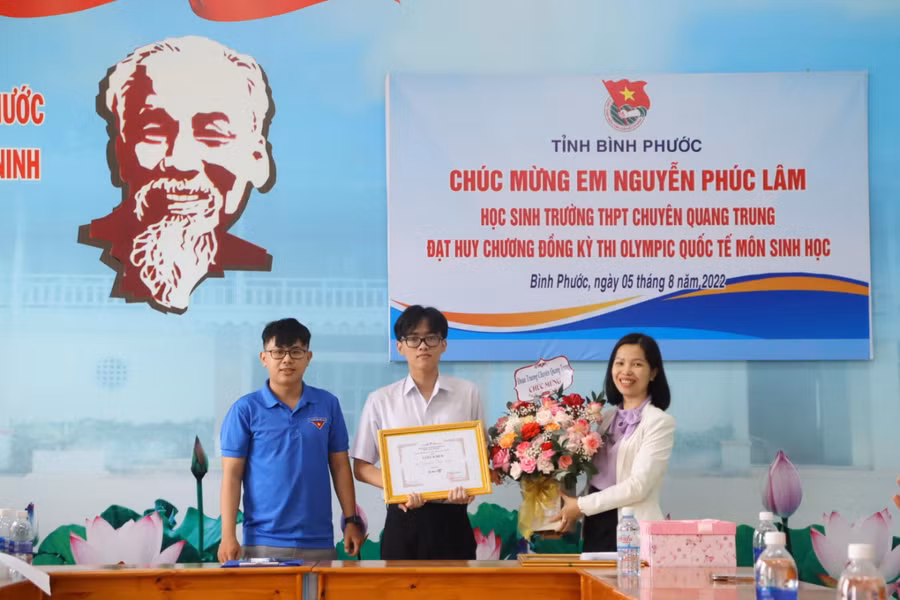 Nguyễn Phúc Lâm được nhận bằng khen của tỉnh Bình Phước