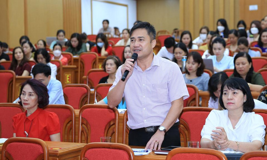 Ông Kiều Cao Trinh, Phó Trưởng phòng Chính trị, Tư tưởng - Khoa học công nghệ, Sở GD&amp;ĐT Hà Nội phát biểu