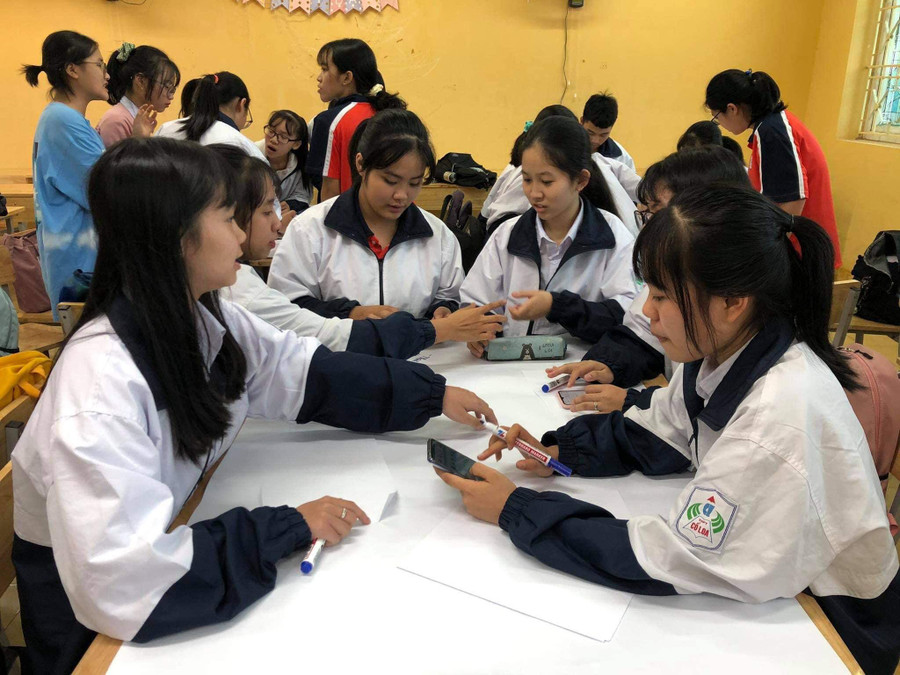 Học sinh Trường THPT Cổ Loa hào hứng trong giờ học