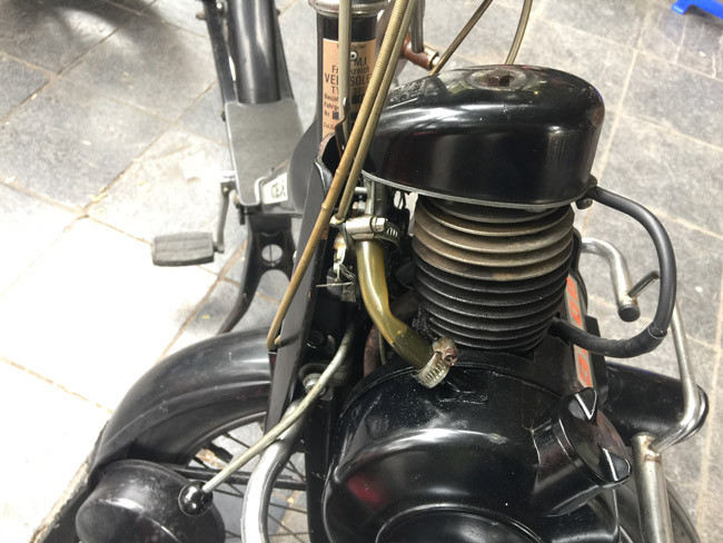 Chúng đơn giản chỉ là chiếc xe đạp được gắn động cơ phía trước tay lái. Chúng đơn giản chỉ là chiếc xe đạp được gắn động cơ phía trước tay lái.