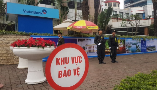 Ghi nhận của phóng viên báo Giáo dục và Thời đại (chiều 25/2) lực lượng an ninh Việt Nam đã được triển khai tại khách sạn Melia, nơi phái đoàn Triều Tiên vừa dừng chân chuẩn bị cho thượng đỉnh Mỹ - Triều. Ghi nhận của phóng viên báo Giáo dục và Thời đại (chiều 25/2) lực lượng an ninh Việt Nam đã được triển khai tại khách sạn Melia, nơi phái đoàn Triều Tiên vừa dừng chân chuẩn bị cho thượng đỉnh Mỹ - Triều.