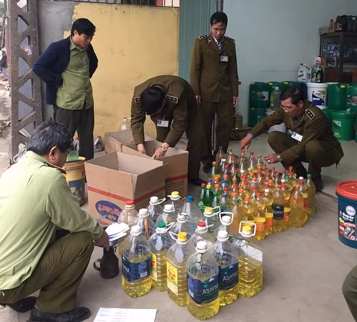 Phát hiện số lượng lớn xăng không rõ nguồn gốc tại Hà Nội