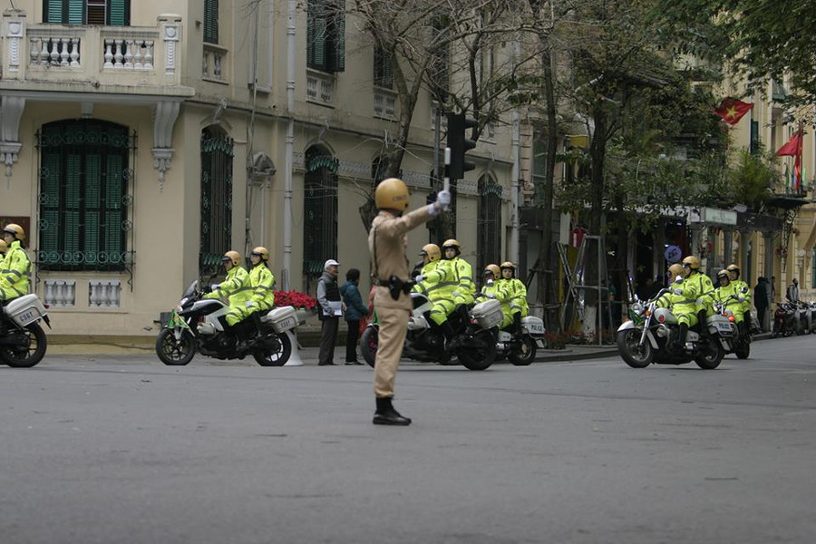 Những ngày qua, lực lượng cảnh sát giao thông Hà Nội được tăng cường để đảm bảo an ninh và trật tự giao thông... Những ngày qua, lực lượng cảnh sát giao thông Hà Nội được tăng cường để đảm bảo an ninh và trật tự giao thông...