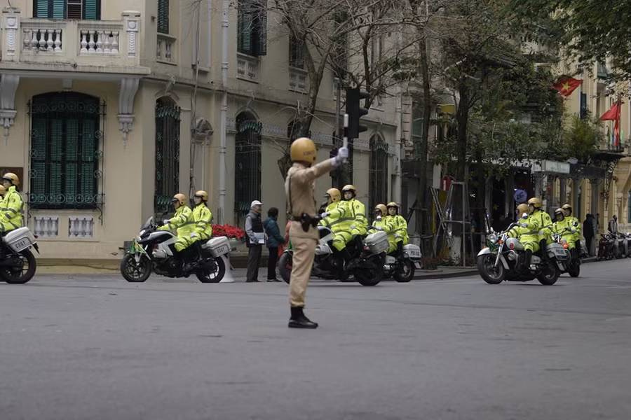 Những ngày qua, lực lượng cảnh sát giao thông Hà Nội được tăng cường để đảm bảo an ninh và trật tự giao thông...