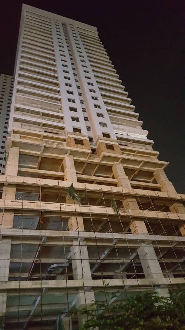 Công trình đang hoàn thiện, tuy nhiên theo phản ánh của người dân thì từ lâu không thấy có bóng dáng công nhân làm việc. Công trình đang hoàn thiện, tuy nhiên theo phản ánh của người dân thì từ lâu không thấy có bóng dáng công nhân làm việc.