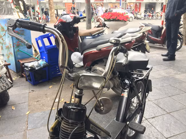 Đó là tâm sự của chàng trai Hà Thành Nguyễn Thanh Tùng, khi tôi bắt gặp anh trên đường phố Hà Nội với chiếc Velosolex 3800.