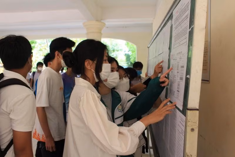 Thí sinh dự thi vào lớp 10 trường THPT Hàn Thuyên. 