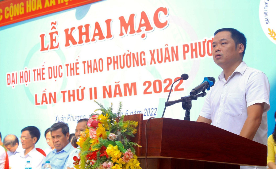 Ông Lê Thanh Bình - Chủ tịch UBND phường Xuân Phương phát biểu tại lễ khai mạc. Ông Lê Thanh Bình - Chủ tịch UBND phường Xuân Phương phát biểu tại lễ khai mạc.