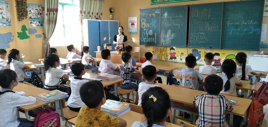 Học sinh trường Tiểu học Nghĩa Phương số 2 trong giờ học.