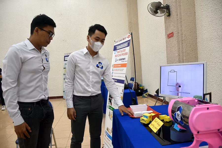 SV Trường ĐH Bách khoa TPHCM giới thiệu ý tưởng “Giải pháp độc đáo giúp tái sử dụng các vật liệu xây dựng”