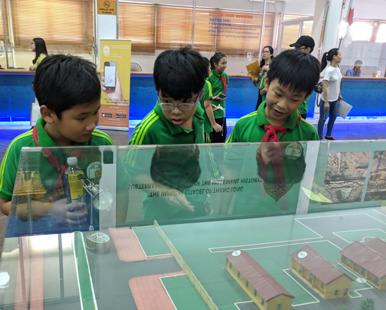 Học sinh Hà Nội hứng thú với những trải nghiệm tại khu di tích Hoàng thành Thăng Long Học sinh Hà Nội hứng thú với những trải nghiệm tại khu di tích Hoàng thành Thăng Long