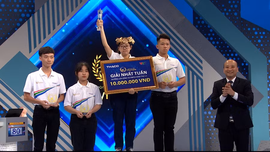 Hồng Liên xác lập kỷ lục mới về nữ sinh có tổng điểm cao nhất tại Olympia