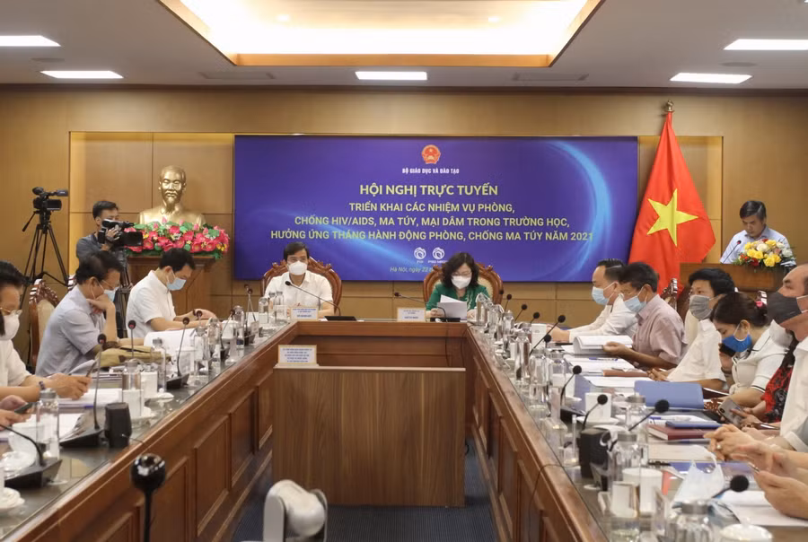 Các đại biểu tham dự hội nghị tại điểm cầu Bộ GD&ĐT