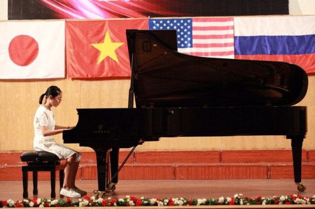 Thí sinh Nguyễn Hoàng Trang (SN 2006) trình bày Rondo – Diabelli, Etude số 5 Op.740 – C. Czerny