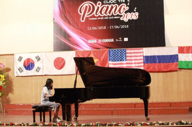 Thí sinh Park Chu Mi sinh (Hàn Quốc) SN 2005 trình bày Prelude và Fugue – J.S. Bach, Etude số 3 Op.740 – C. Czerny