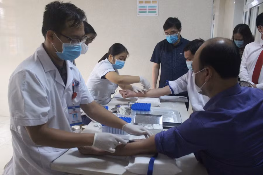 Công đoàn Giáo dục tỉnh Phú Thọ tổ chức tư vấn sức khỏe, khám bệnh miễn phí cho cán bộ nhà giáo