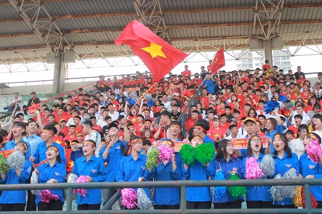 Gần 5000 CĐV đến sân cổ vũ cho các cầu thủ trong trận chung kết