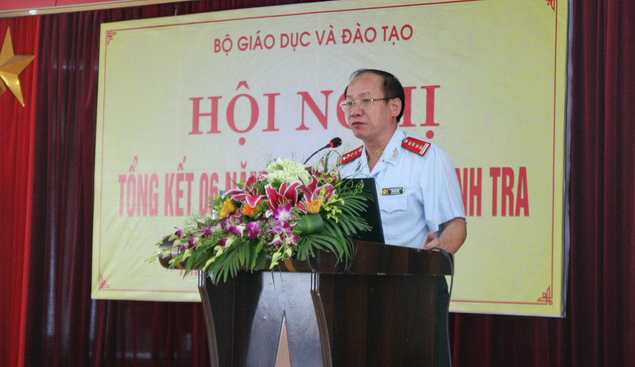 Ông Tống Duy Hiến- Phó Chánh thanh tra Bộ GD&ĐT trình bày báo cáo tại hội nghị