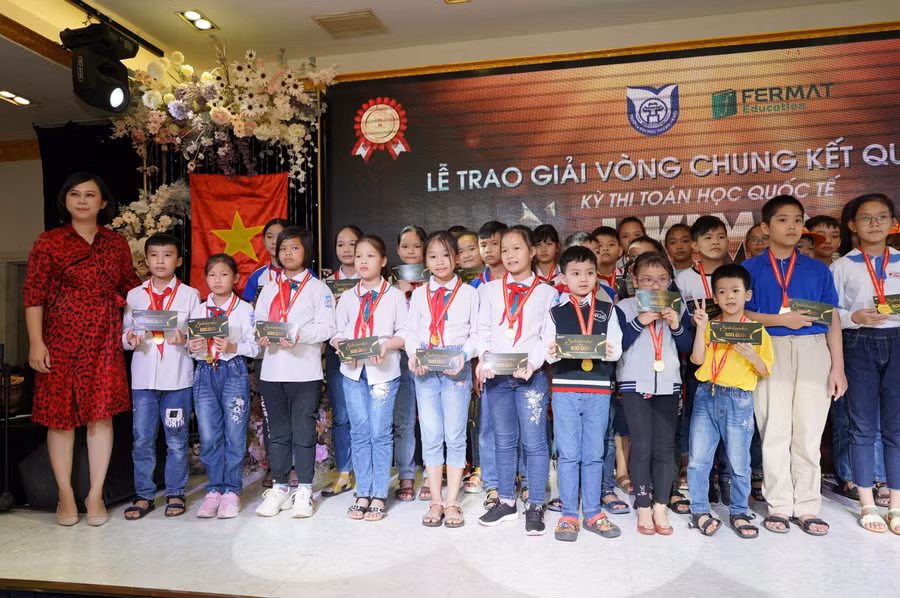 Vinh danh học sinh đạt giải tại các Kỳ thi Olympic trong nước và Quốc tế&nbsp; ảnh 2