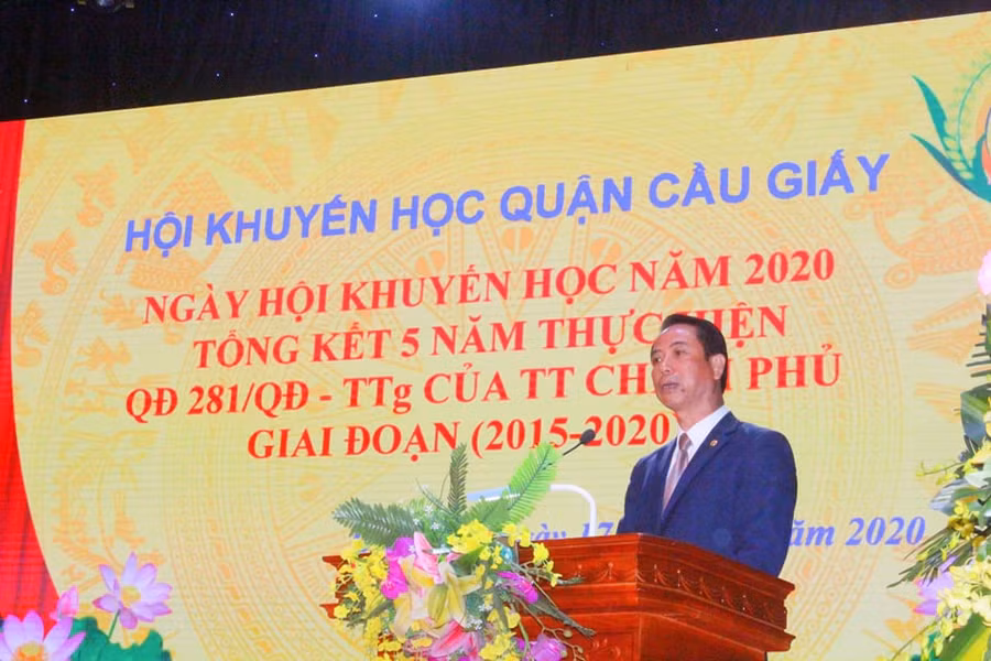 Ông Nguyễn Văn Chiến - Phó Bí thư Thường trực Quận ủy Cầu Giấy phát biểu.