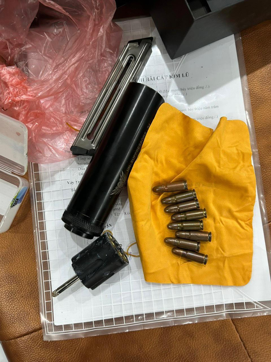 Một số tang vật vụ án cơ quan chức năng thu giữ. Một số tang vật vụ án cơ quan chức năng thu giữ.