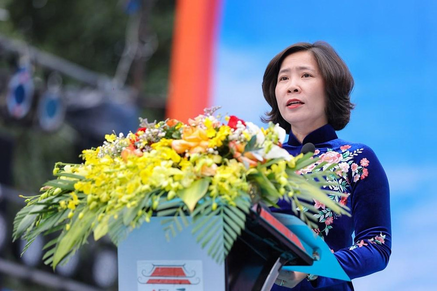 Bà Lê Kim Anh - Chủ tịch Hội LHPN TP Hà Nội phát biểu khai mạc chương trình. Bà Lê Kim Anh - Chủ tịch Hội LHPN TP Hà Nội phát biểu khai mạc chương trình.