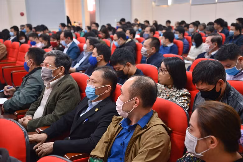 CB, VC, người lao động Trường Đại học Điện lực nêu cao tinh thần phòng, chống dịch Covid-19.