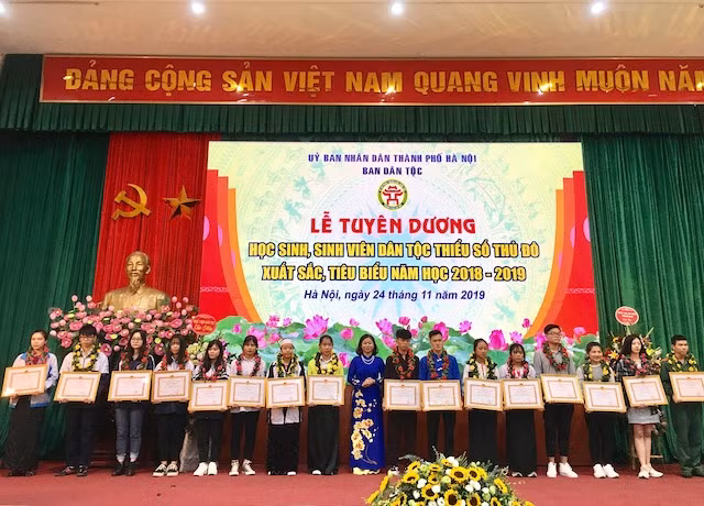 Hà Nội: Tuyên dương 117 học sinh dân tộc thiểu số tiêu biểu